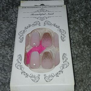 Press on Nails  pale pink with single gem and shimmer  NEW